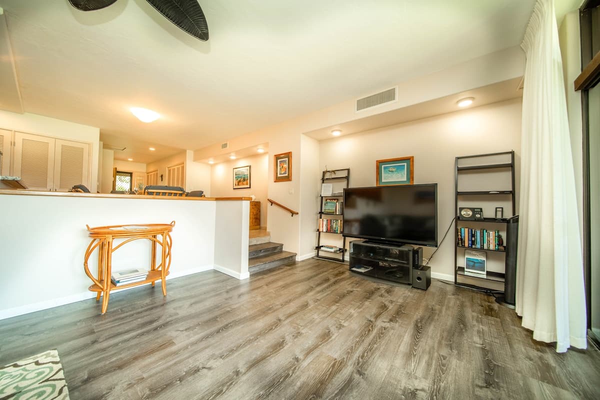 Condo in Lahaina · ★4.79 · 2 bedrooms · 4 beds · 2 baths - Photo 4