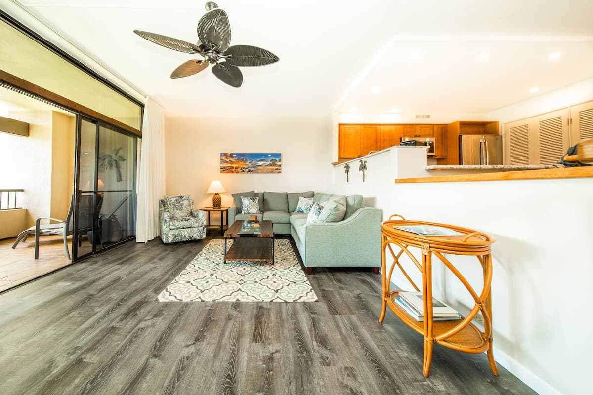 Condo in Lahaina · ★4.79 · 2 bedrooms · 4 beds · 2 baths - Photo 3