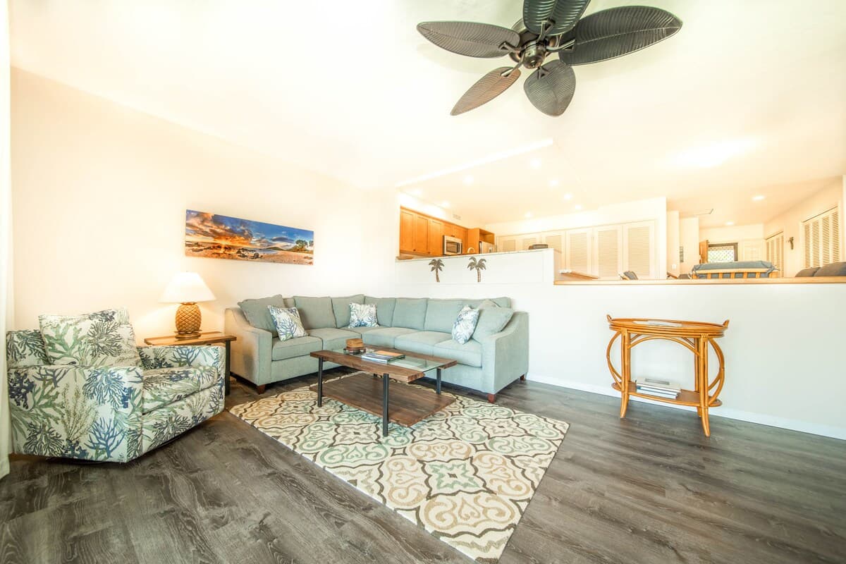 Condo in Lahaina · ★4.79 · 2 bedrooms · 4 beds · 2 baths - Photo 2