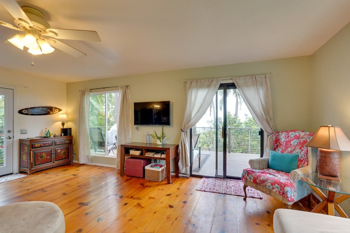 Home in Kailua-Kona · ★4.33 · 2 bedrooms · 3 beds · 1 shared bath - Photo 5