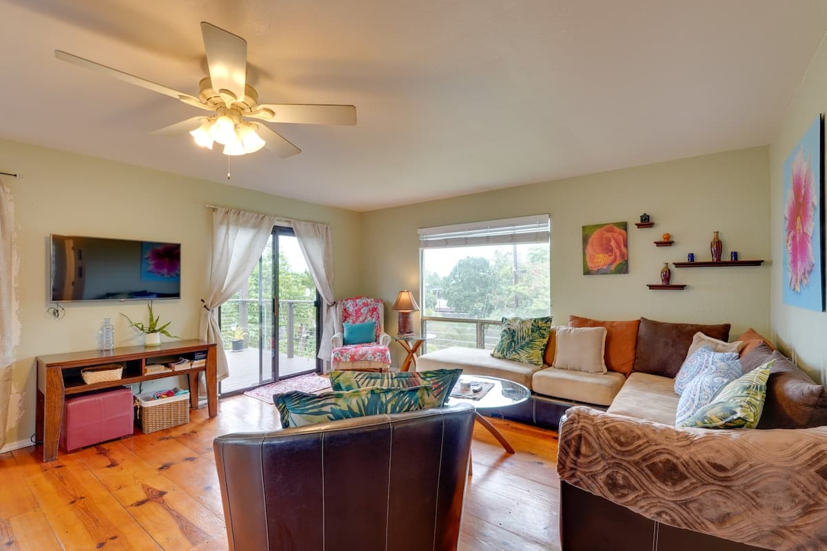 Home in Kailua-Kona · ★4.33 · 2 bedrooms · 3 beds · 1 shared bath - Photo 4