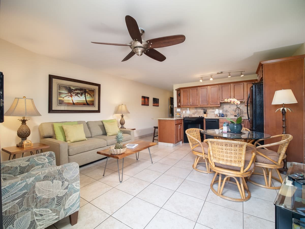 Condo in Kihei · ★4.75 · 1 bedroom · 2 beds · 1 private bath - Photo 2