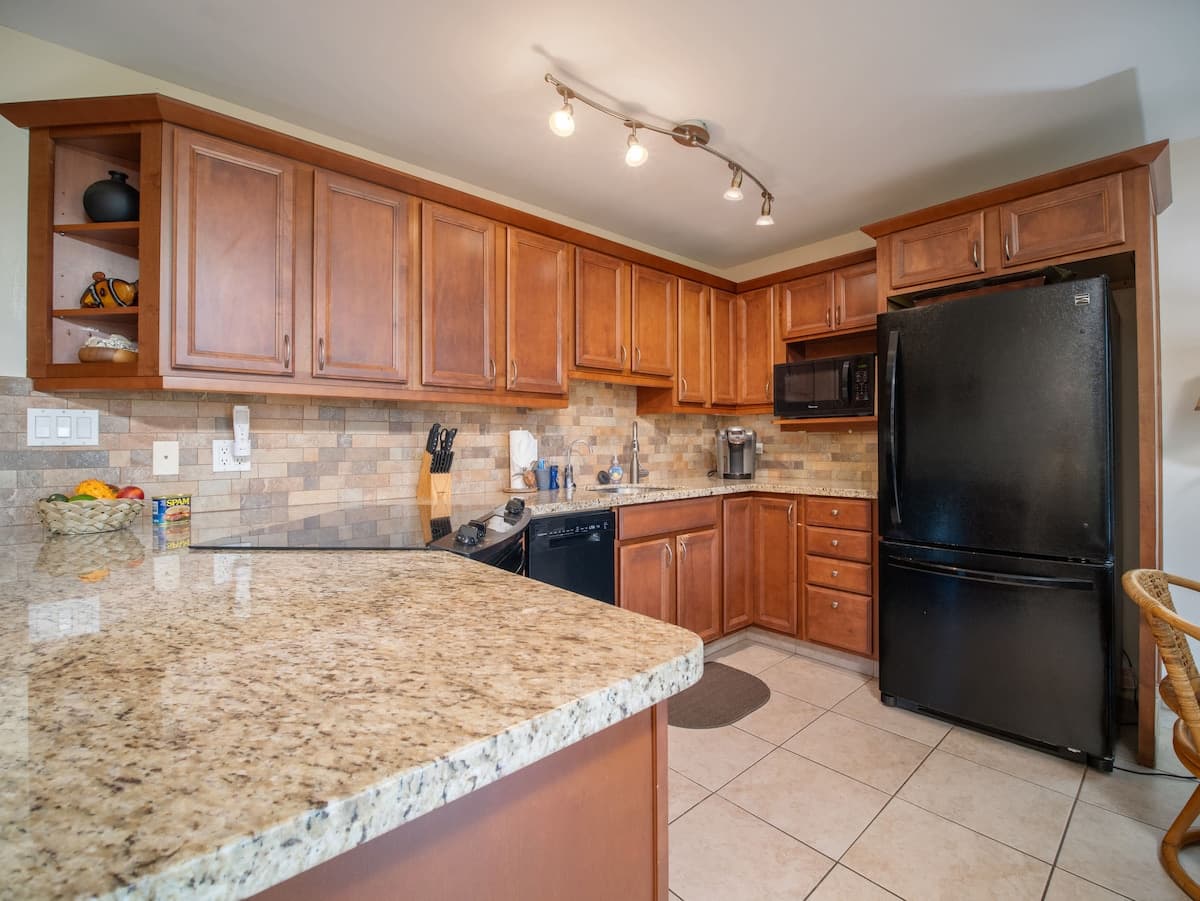 Condo in Kihei · ★4.75 · 1 bedroom · 2 beds · 1 private bath - Photo 5