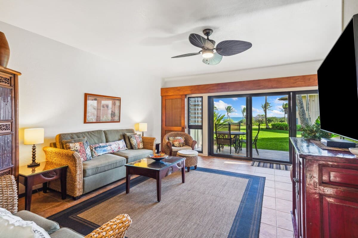 Condo in Lihue · ★4.8 · 1 bedroom · 2 beds · 1.5 private baths - Photo 3