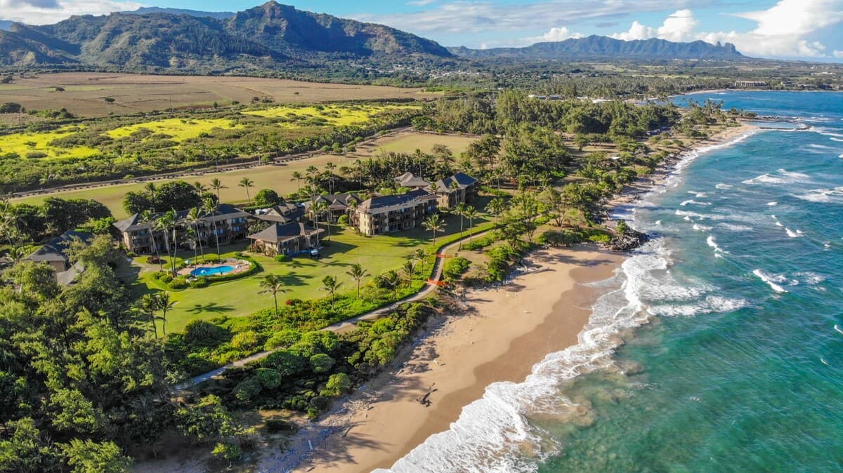 Condo in Lihue · ★4.8 · 1 bedroom · 2 beds · 1.5 private baths - Photo 2