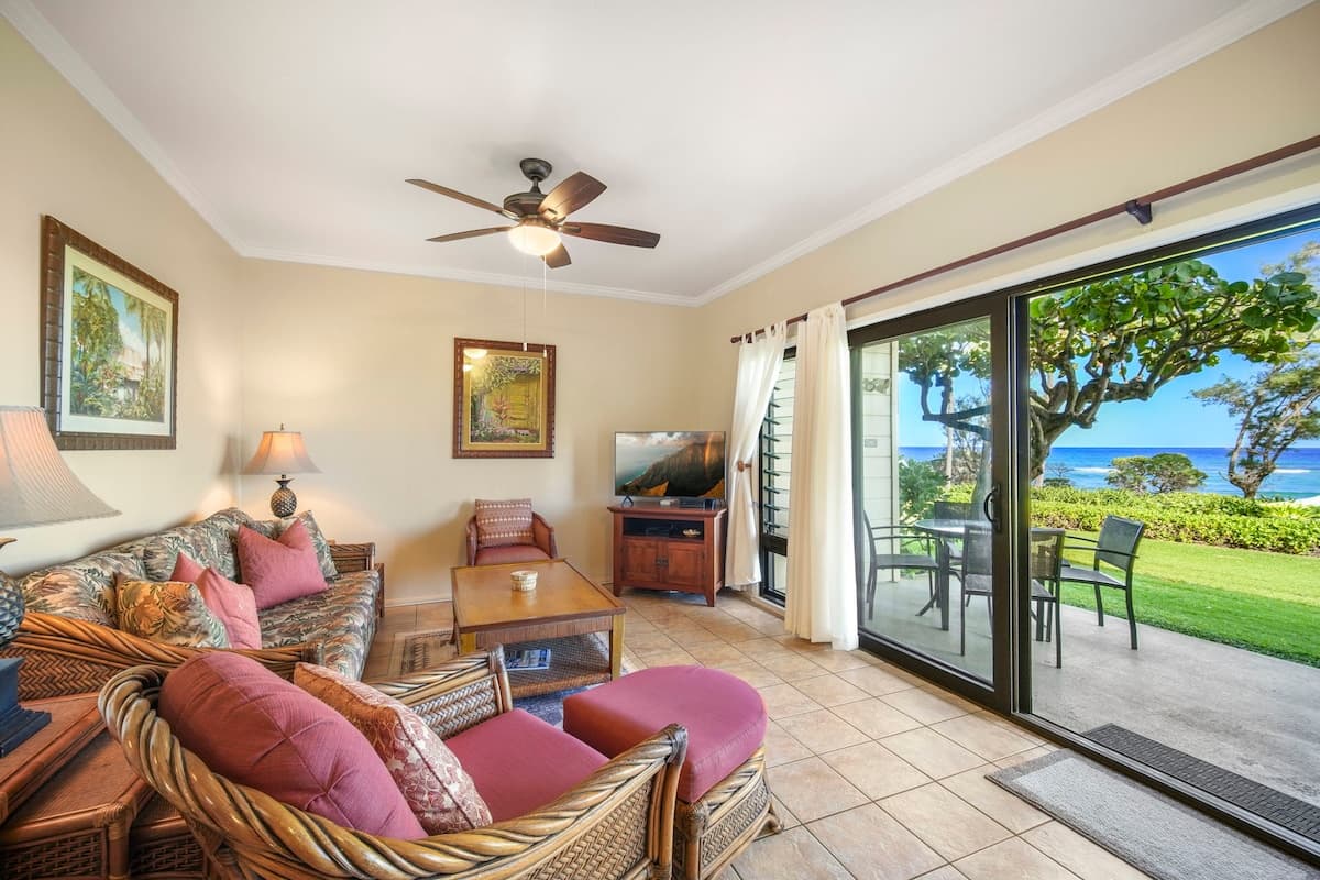 Condo in Lihue · ★4.91 · 1 bedroom · 2 beds · 1 private bath - Photo 2