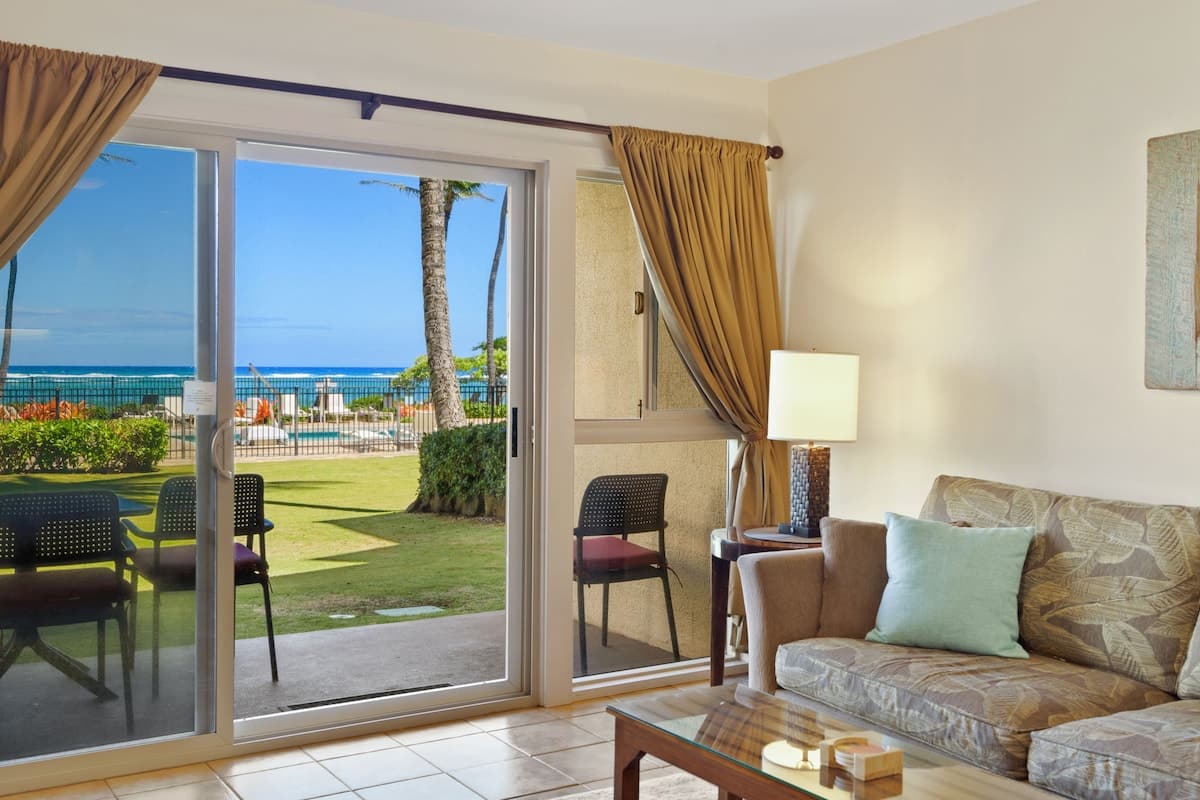Condo in Kapaa · ★4.68 · 1 bedroom · 2 beds · 1 private bath - Photo 4