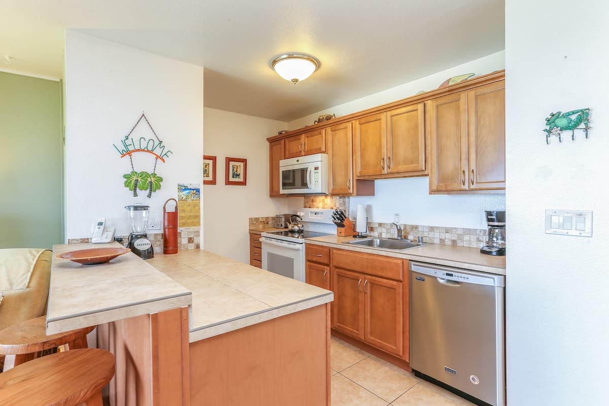 Condo in Kapaa · ★4.6 · 1 bedroom · 2 beds · 1 private bath - Photo 4