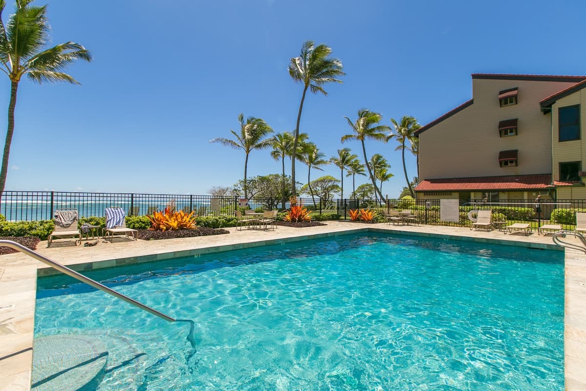 Condo in Kapaa · ★4.6 · 1 bedroom · 2 beds · 1 private bath - Photo 5