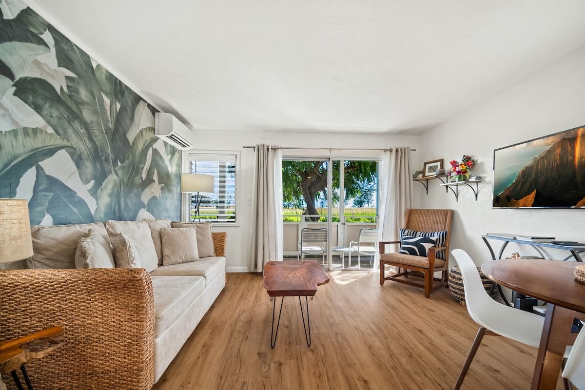 Condo in Kapaa · ★4.9 · 1 bedroom · 2 beds · 1 shared bath - Photo 2