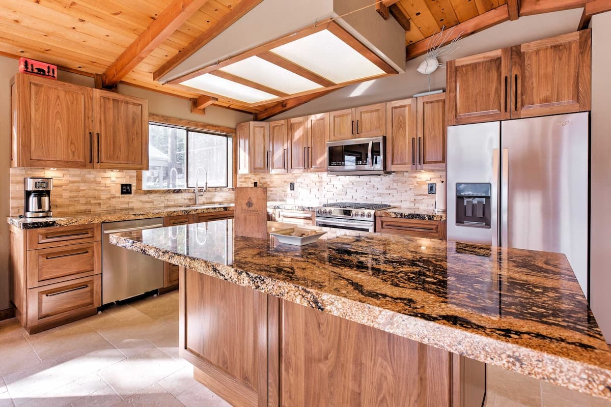 Rustic Donner Lake Cabin with Ski Access - Photo 4
