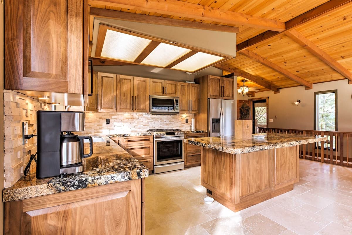 Rustic Donner Lake Cabin with Ski Access - Photo 5