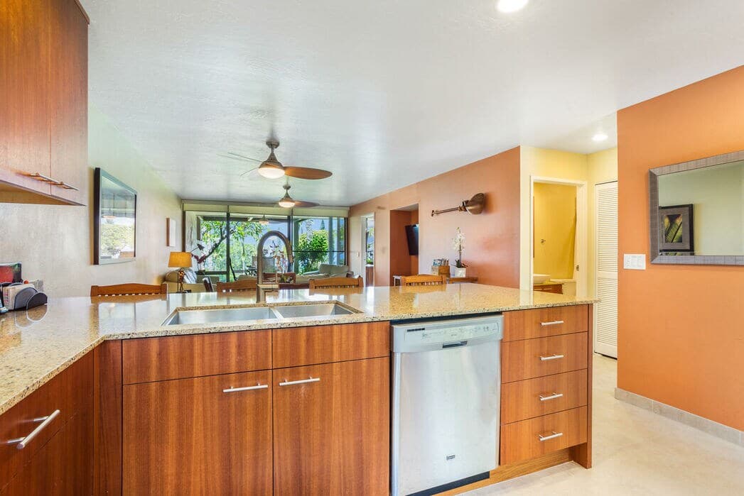 Condo in Kailua-Kona · ★4.79 · 2 bedrooms · 3 beds · 2 baths - Photo 4