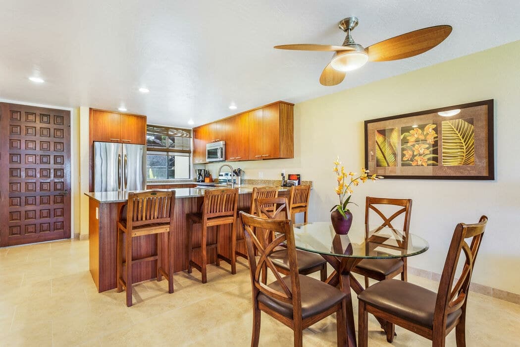 Condo in Kailua-Kona · ★4.79 · 2 bedrooms · 3 beds · 2 baths - Photo 5