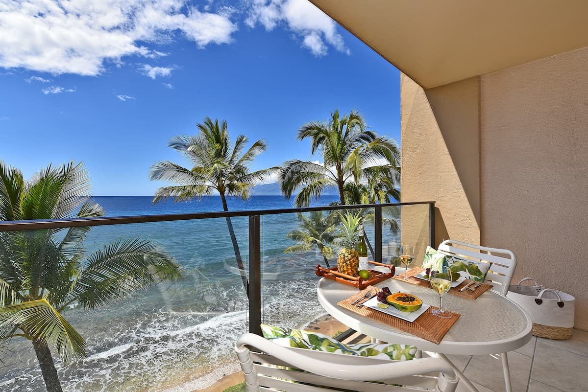 Condo in Lahaina · ★4.72 · 1 bedroom · 1 bed · 1 bath - Photo 1