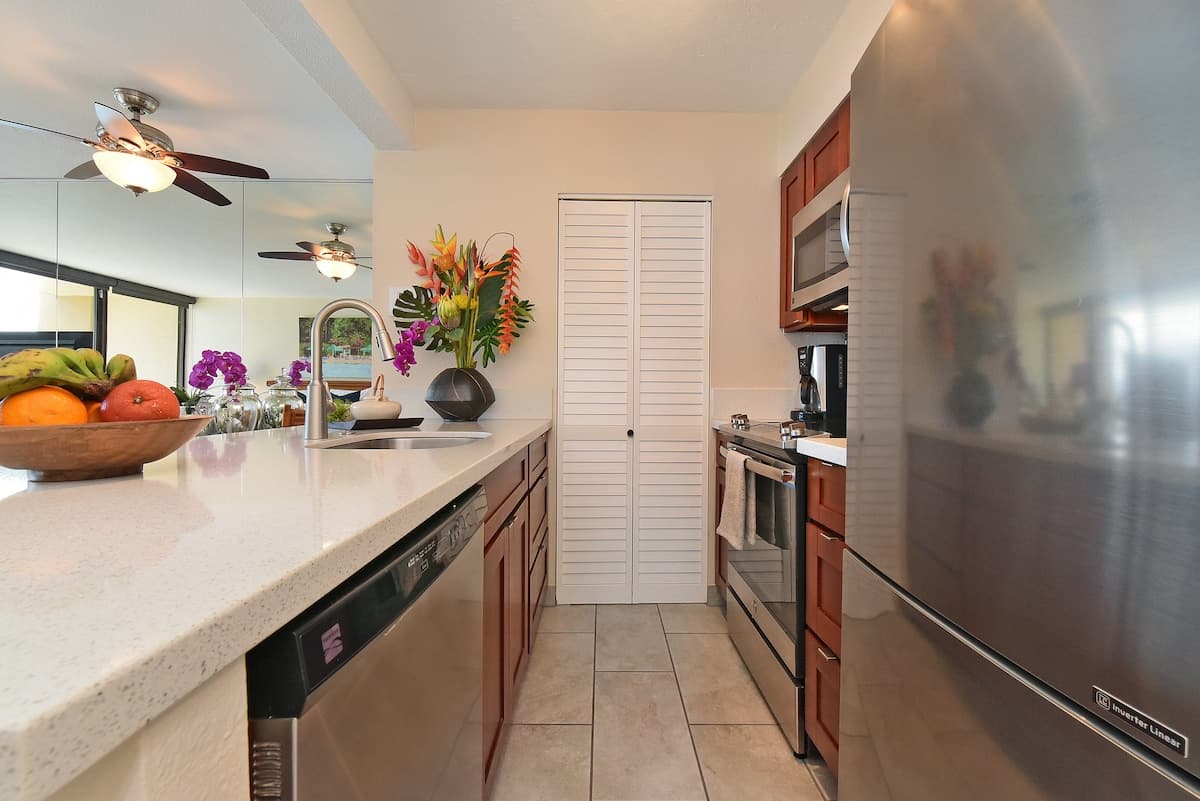 Condo in Lahaina · ★4.72 · 1 bedroom · 1 bed · 1 bath - Photo 2