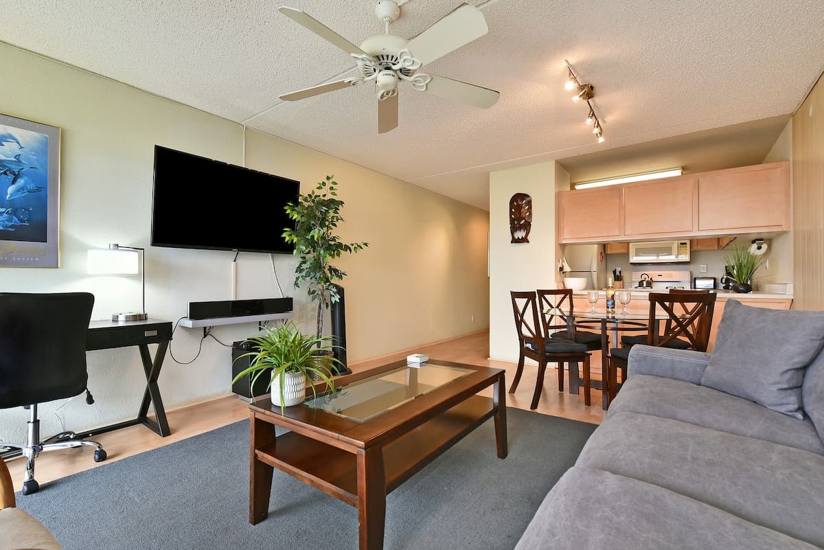 Condo in Kihei · ★4.58 · 1 bedroom · 2 beds · 1 private bath - Photo 5