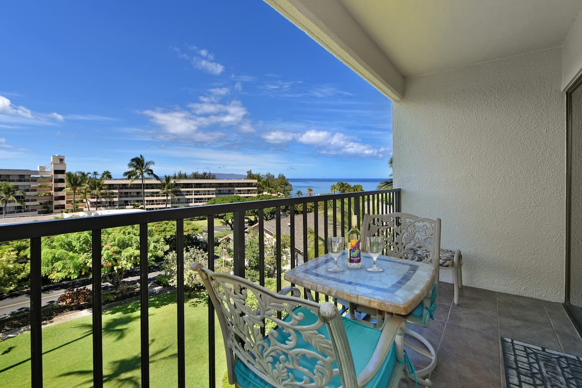 Condo in Kihei · ★4.58 · 1 bedroom · 2 beds · 1 private bath - Photo 3
