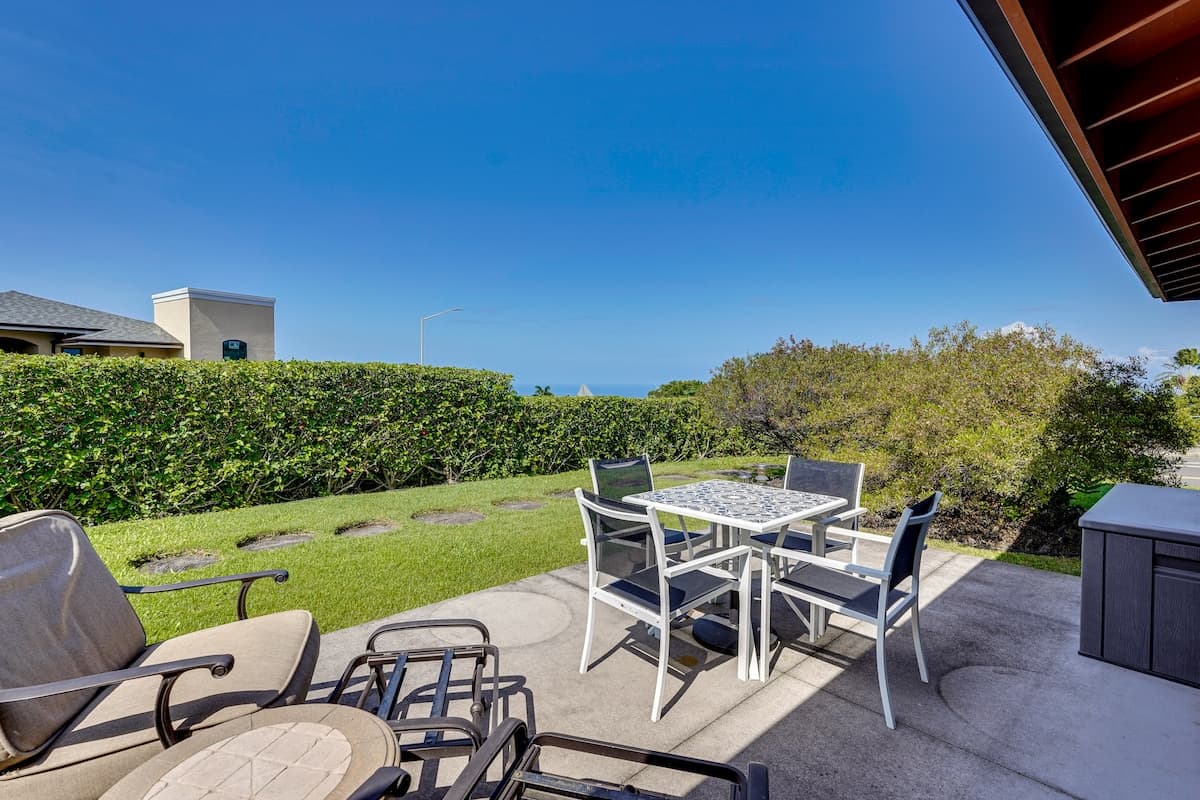 Home in Kailua-Kona · ★4.86 · 3 bedrooms · 3 beds · 2 shared baths - Photo 2