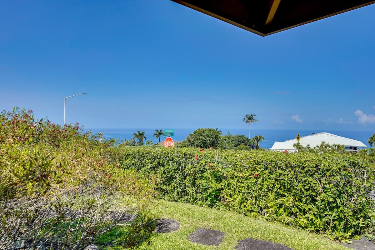 Home in Kailua-Kona · ★4.86 · 3 bedrooms · 3 beds · 2 shared baths - Photo 3