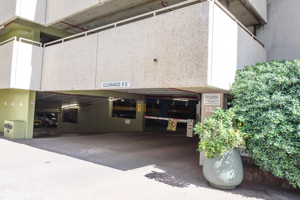 Condo in Honolulu · ★4.67 · 1 bedroom · 2 beds · 1 private bath - Photo 4