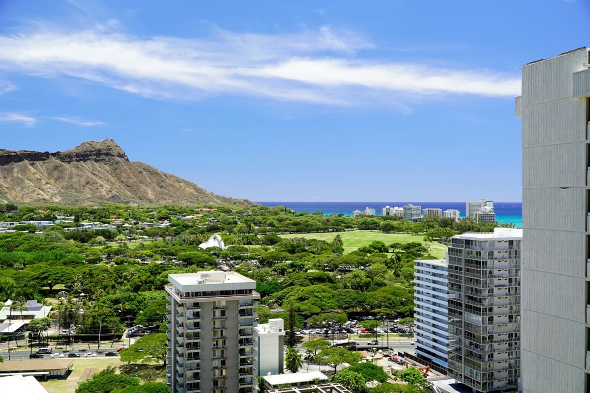 Condo in Honolulu · ★4.67 · 1 bedroom · 2 beds · 1 private bath - Photo 1