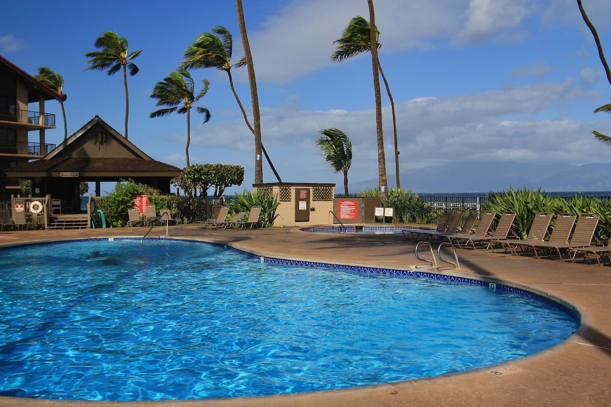 Condo in Lahaina · ★4.83 · 2 bedrooms · 3 beds · 1 bath - Photo 1