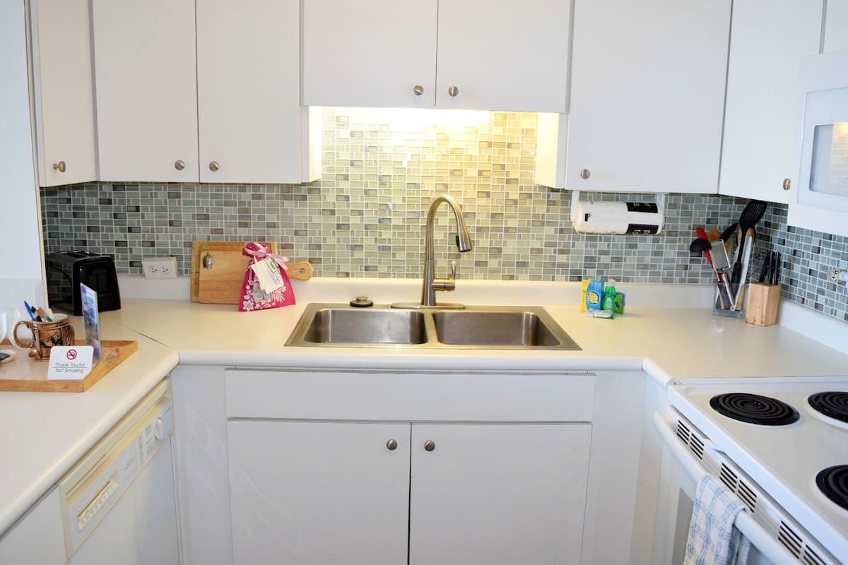 Condo in Kihei · ★4.7 · 1 bedroom · 2 beds · 1 bath - Photo 2