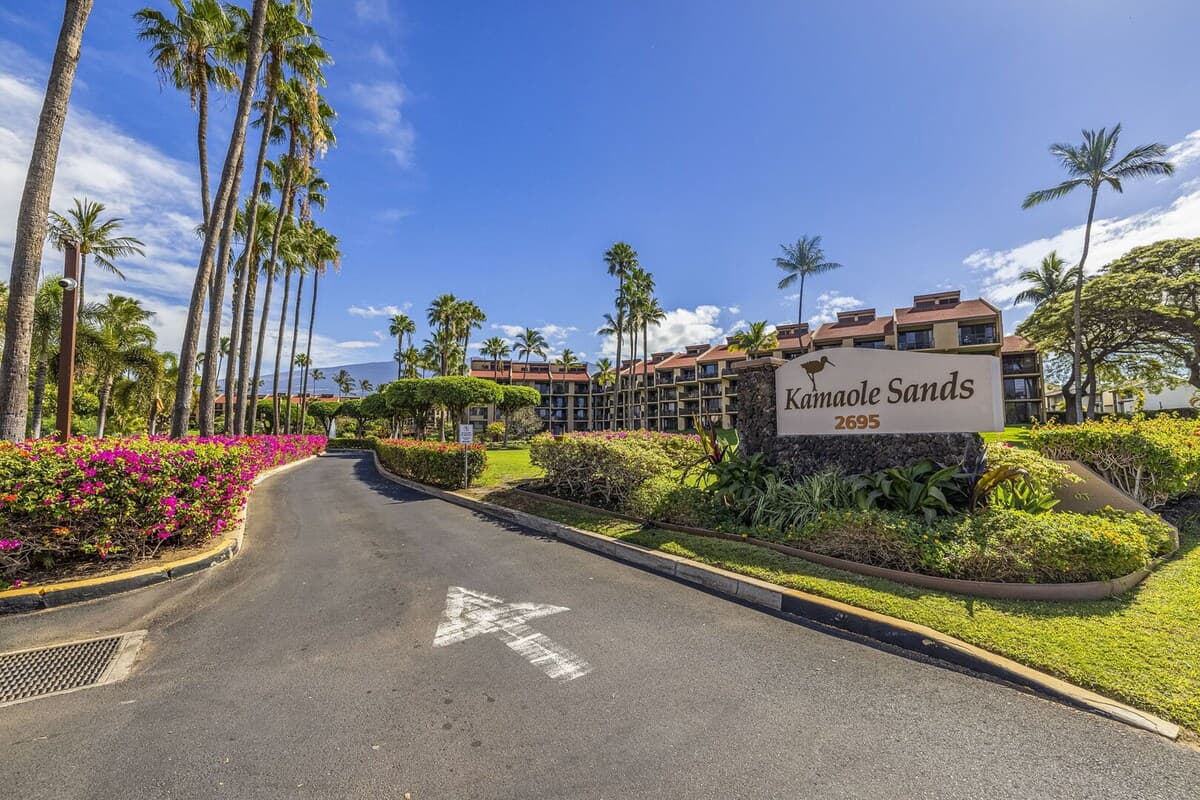 Condo in Kihei · ★4.67 · 1 bedroom · 2 beds · 2 baths - Photo 4