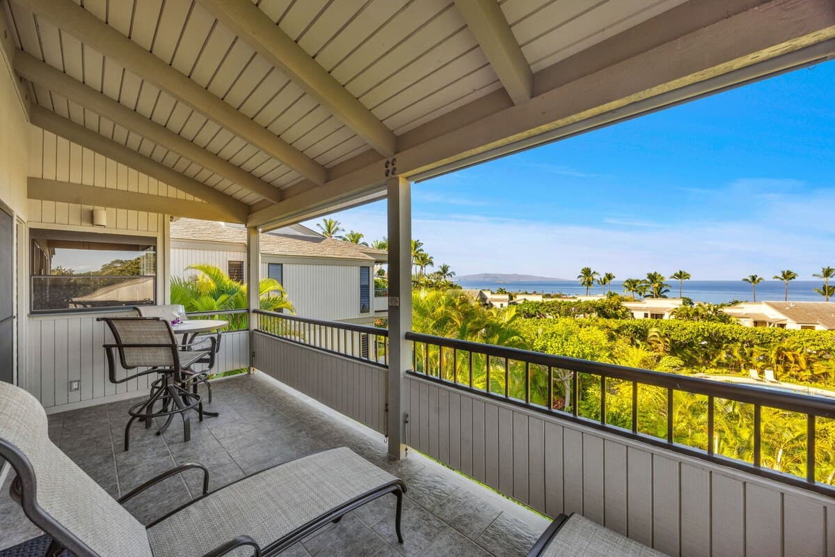 Condo in Kihei · ★4.33 · 2 bedrooms · 4 beds · 2 baths - Photo 4