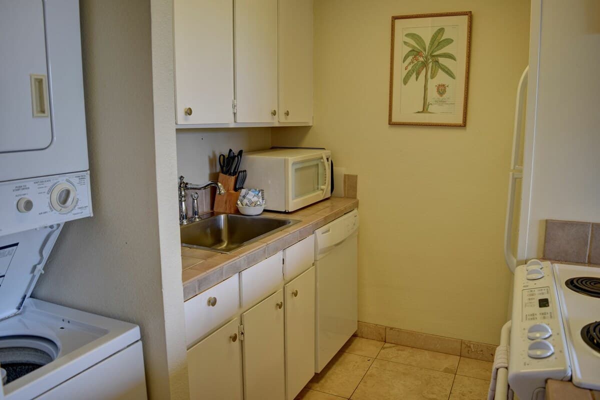 Condo in Kihei · ★4.6 · 1 bedroom · 1 bed · 1 bath - Photo 5