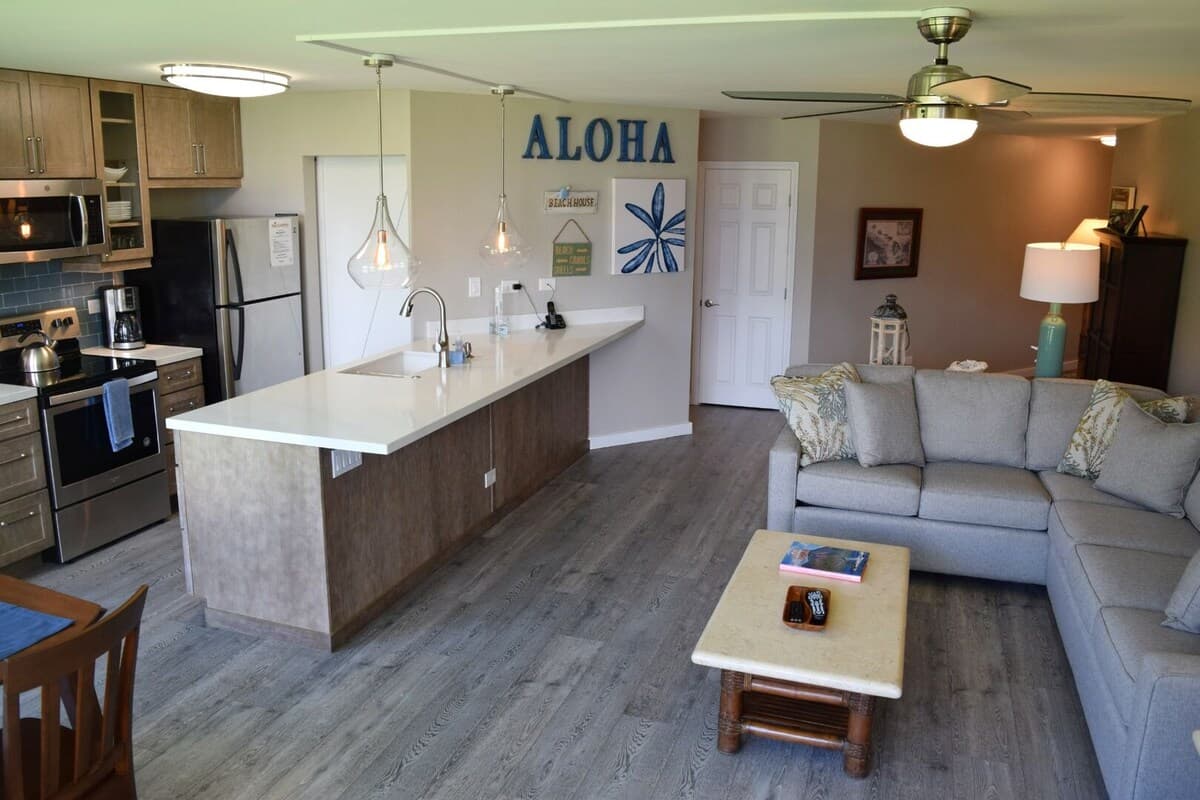 Condo in Kihei · ★4.64 · 2 bedrooms · 4 beds · 2 baths - Photo 4
