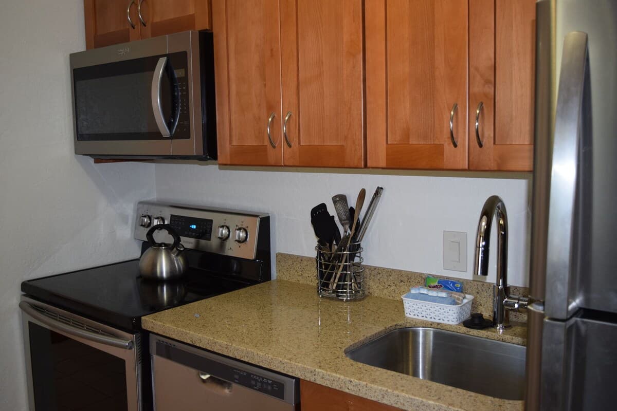 Condo in Kihei · ★4.14 · 1 bedroom · 1 bed · 1 bath - Photo 3