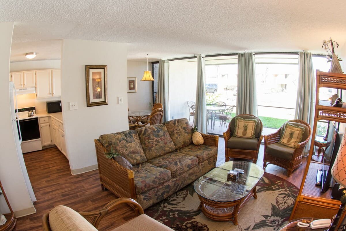 Condo in Kihei · ★4.38 · 2 bedrooms · 4 beds · 1 bath - Photo 1