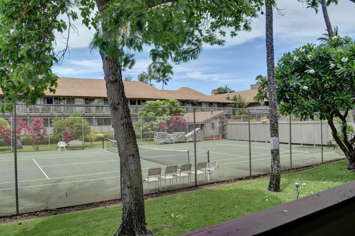 Condo in Kihei · ★4.11 · Studio · 1 bath - Photo 5