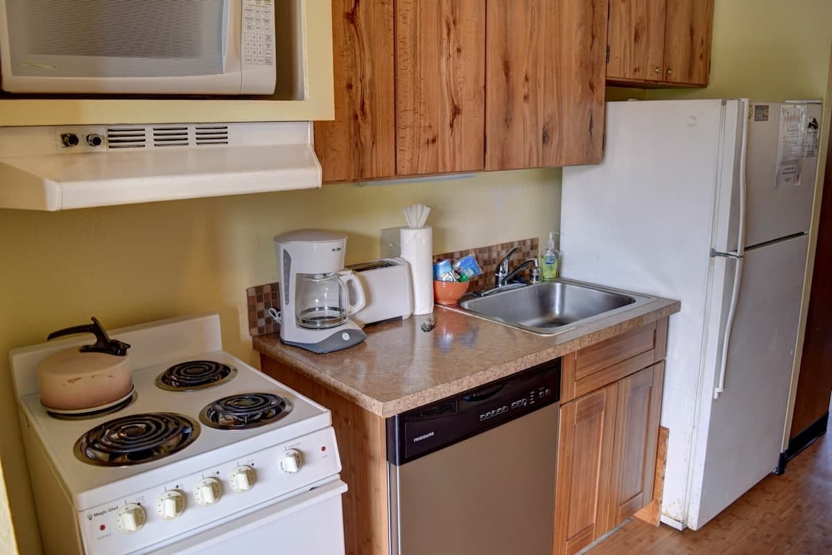 Condo in Kihei · ★4.11 · Studio · 1 bath - Photo 1