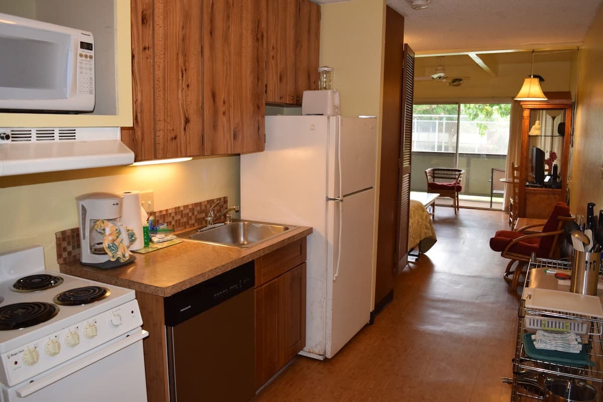 Condo in Kihei · ★4.11 · Studio · 1 bath - Photo 2