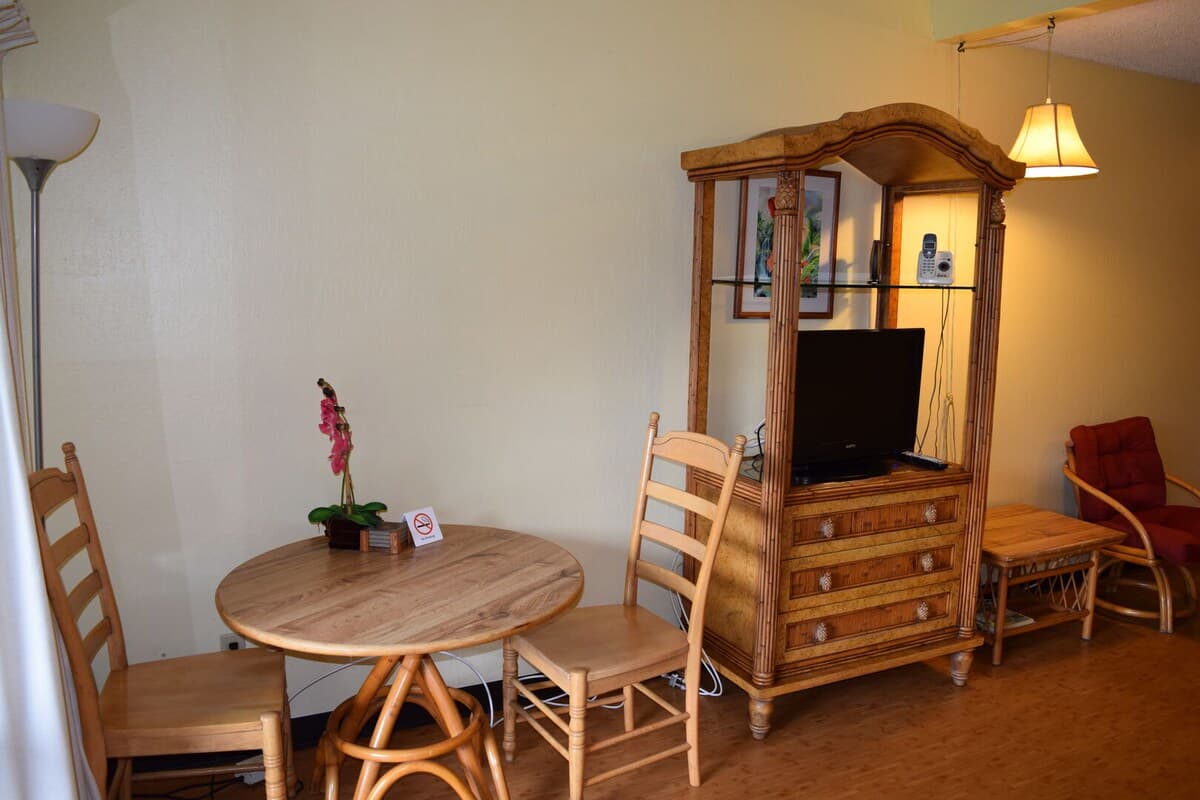 Condo in Kihei · ★4.11 · Studio · 1 bath - Photo 3