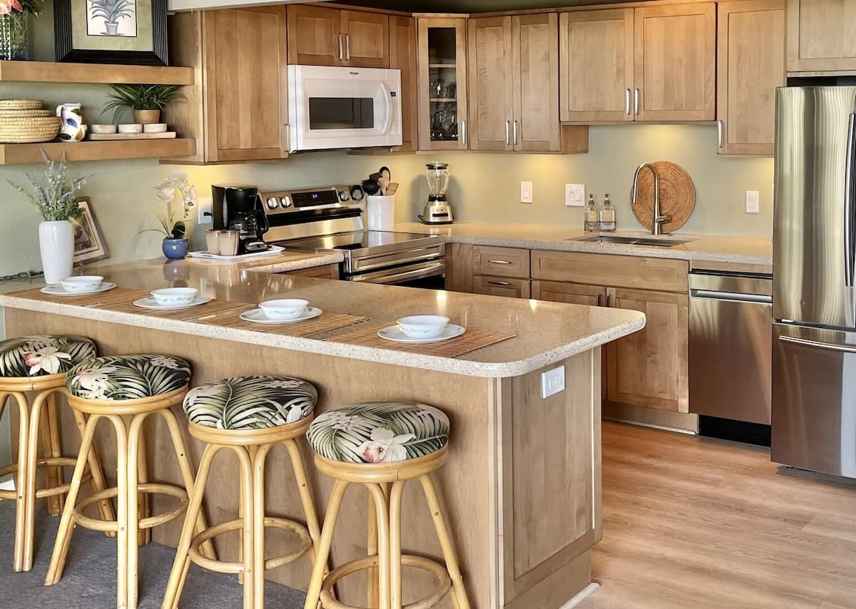 Condo in Kihei · ★4.77 · 2 bedrooms · 3 beds · 1 bath - Photo 2