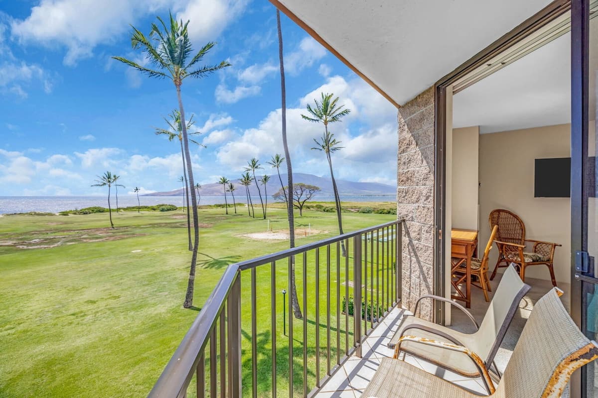 Condo in Kihei · ★4.76 · 2 bedrooms · 3 beds · 2 baths - Photo 4