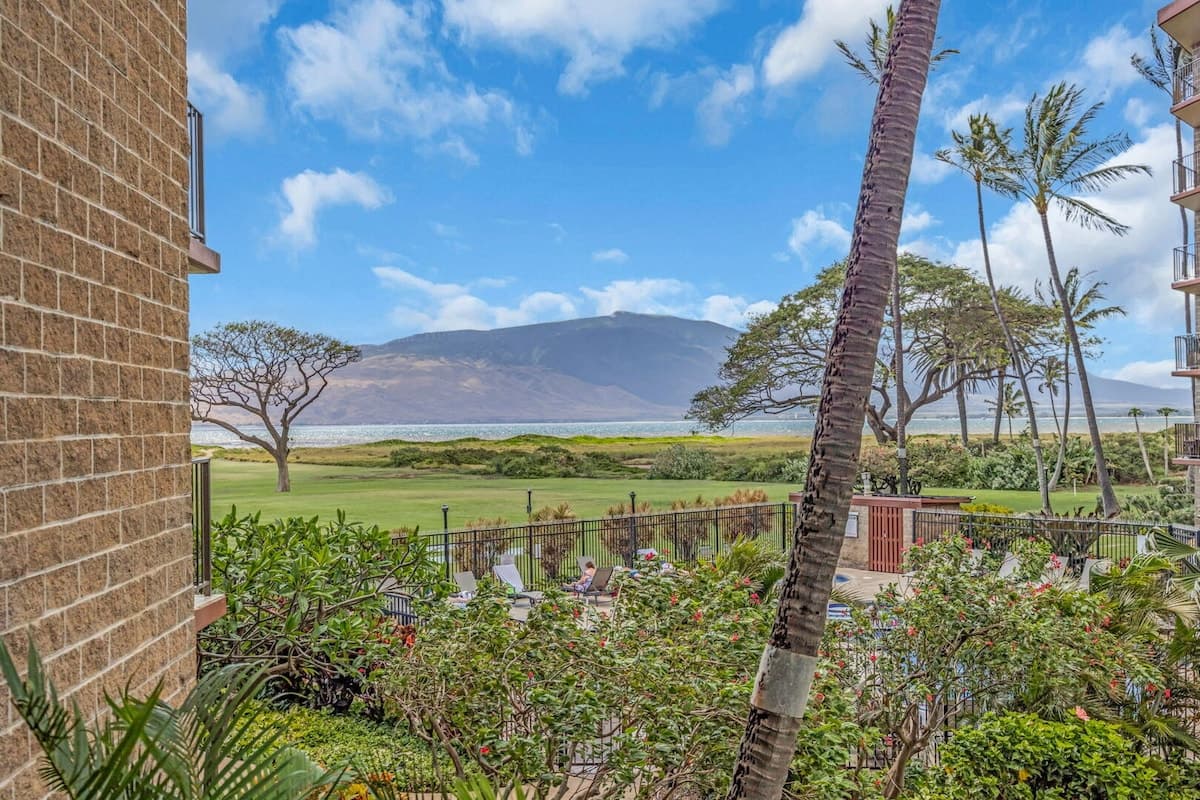 Condo in Kihei · ★4.69 · 1 bedroom · 2 beds · 1 bath - Photo 4