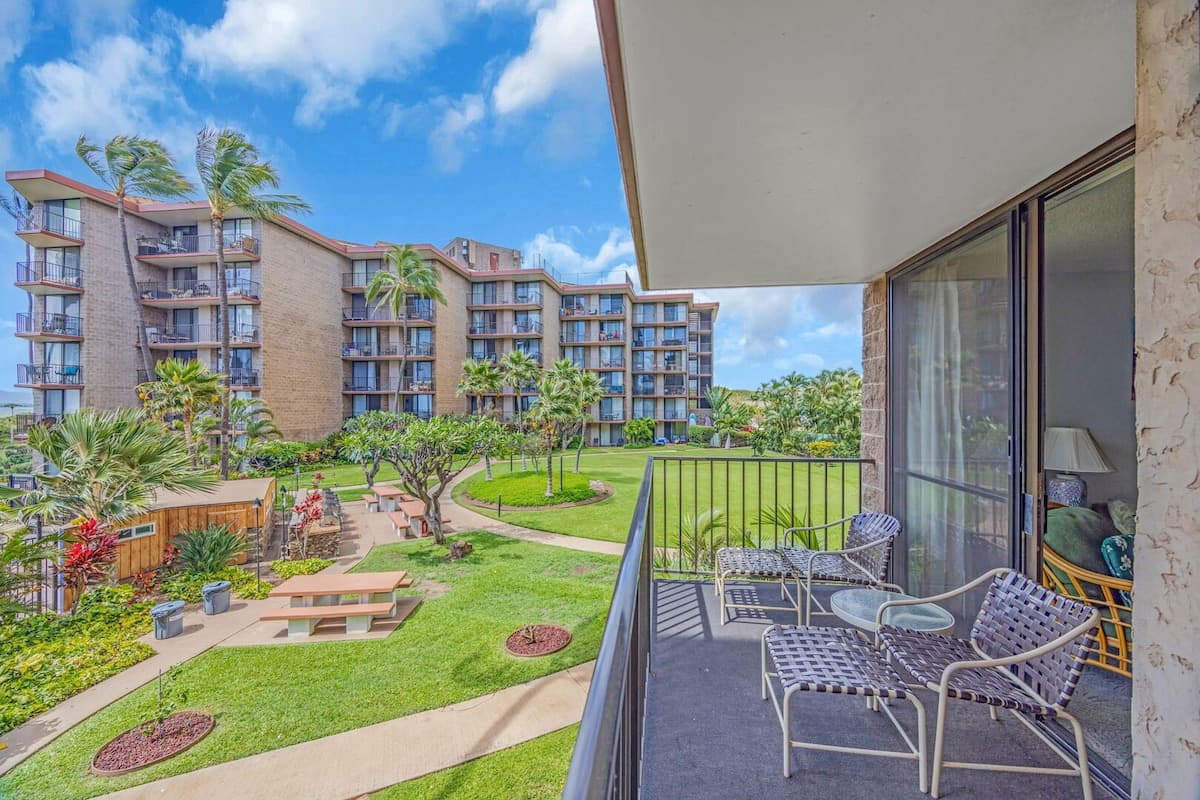 Condo in Kihei · ★4.69 · 1 bedroom · 2 beds · 1 bath - Photo 5