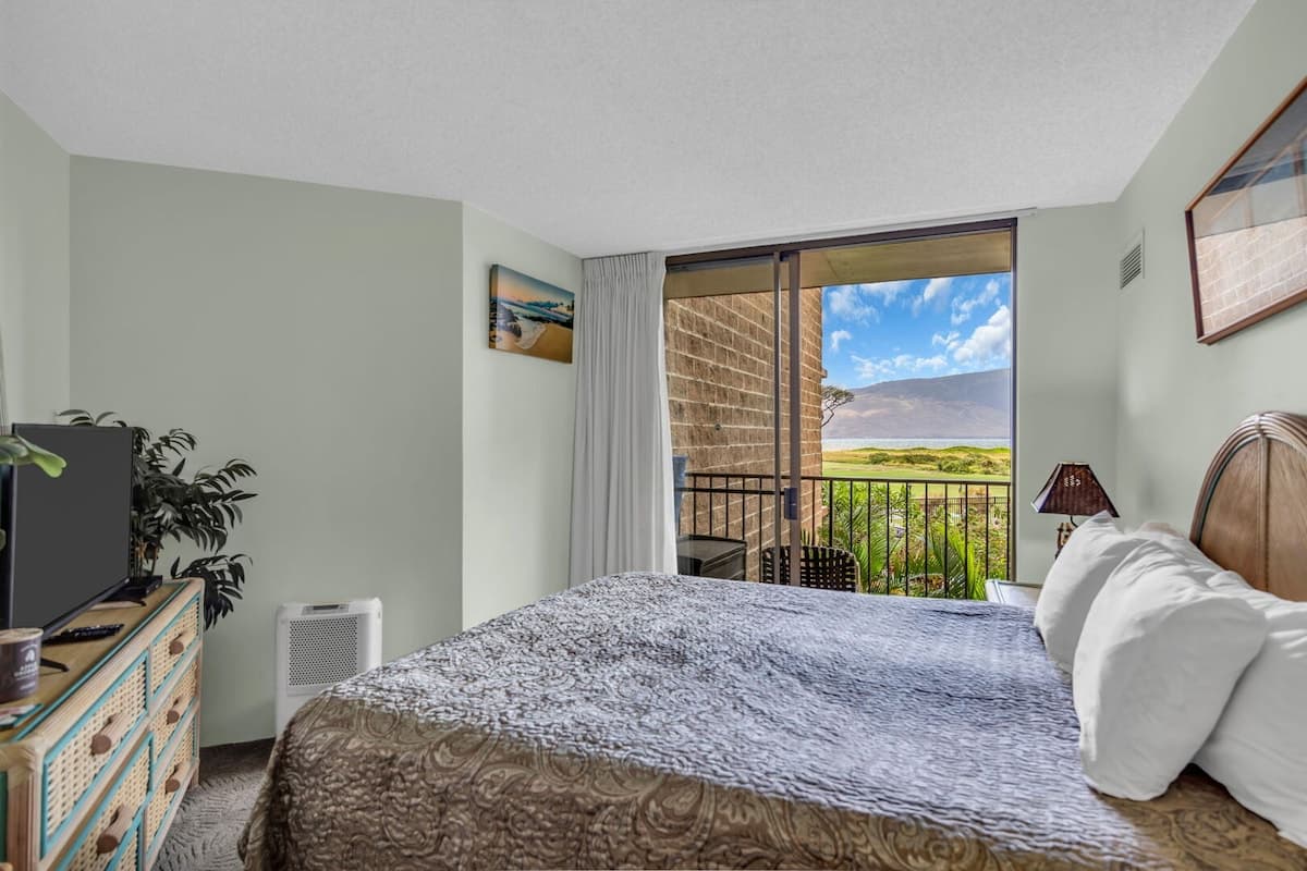 Condo in Kihei · ★4.69 · 1 bedroom · 2 beds · 1 bath - Photo 2