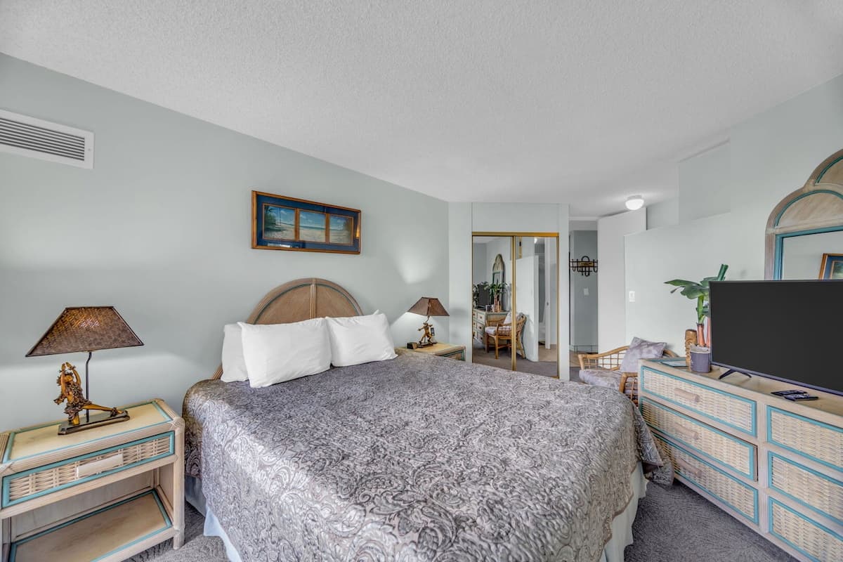 Condo in Kihei · ★4.69 · 1 bedroom · 2 beds · 1 bath - Photo 3