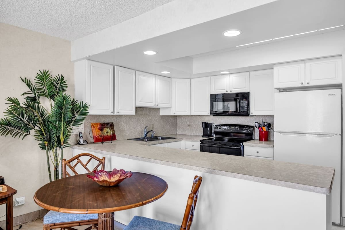 Condo in Kihei · ★4.72 · 1 bedroom · 1 bed · 1 bath - Photo 4