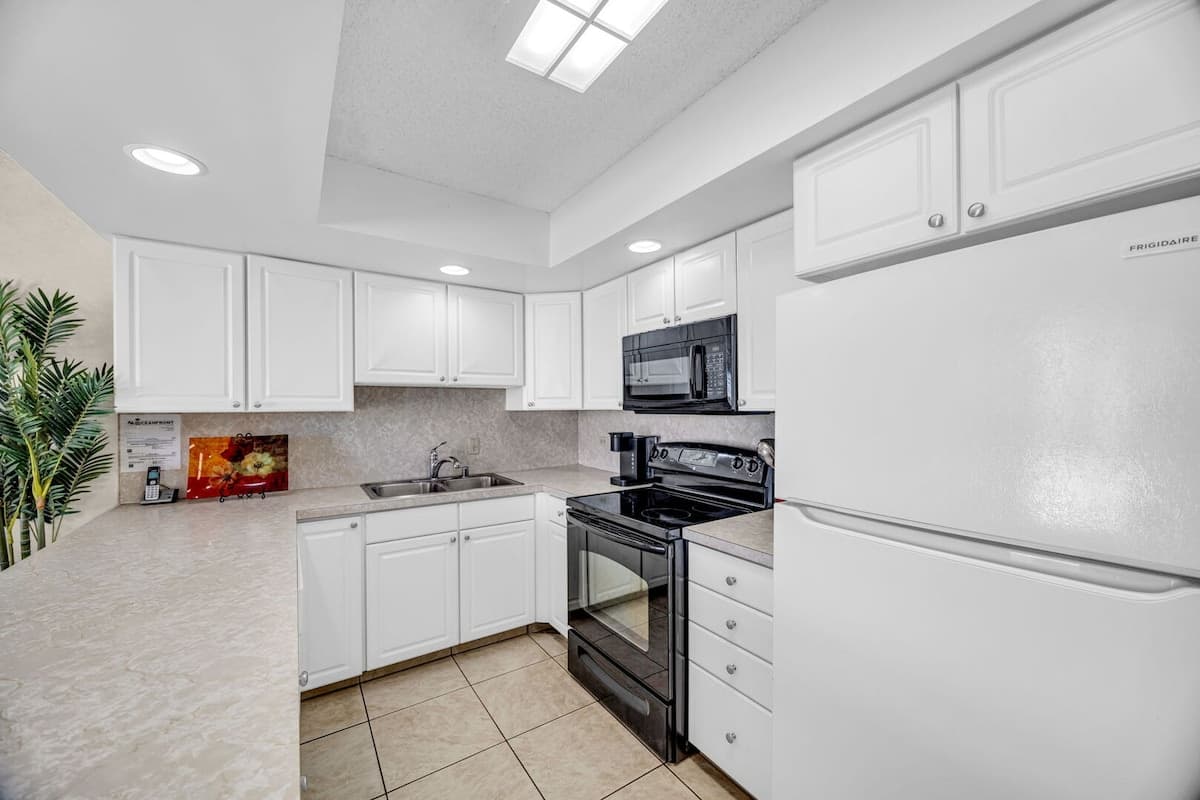 Condo in Kihei · ★4.72 · 1 bedroom · 1 bed · 1 bath - Photo 5