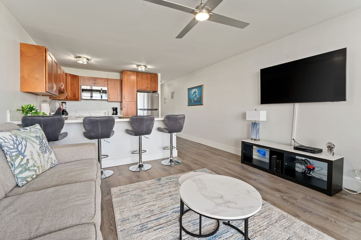 Condo in Kihei · ★4.5 · 1 bedroom · 2 beds · 1 bath - Photo 3