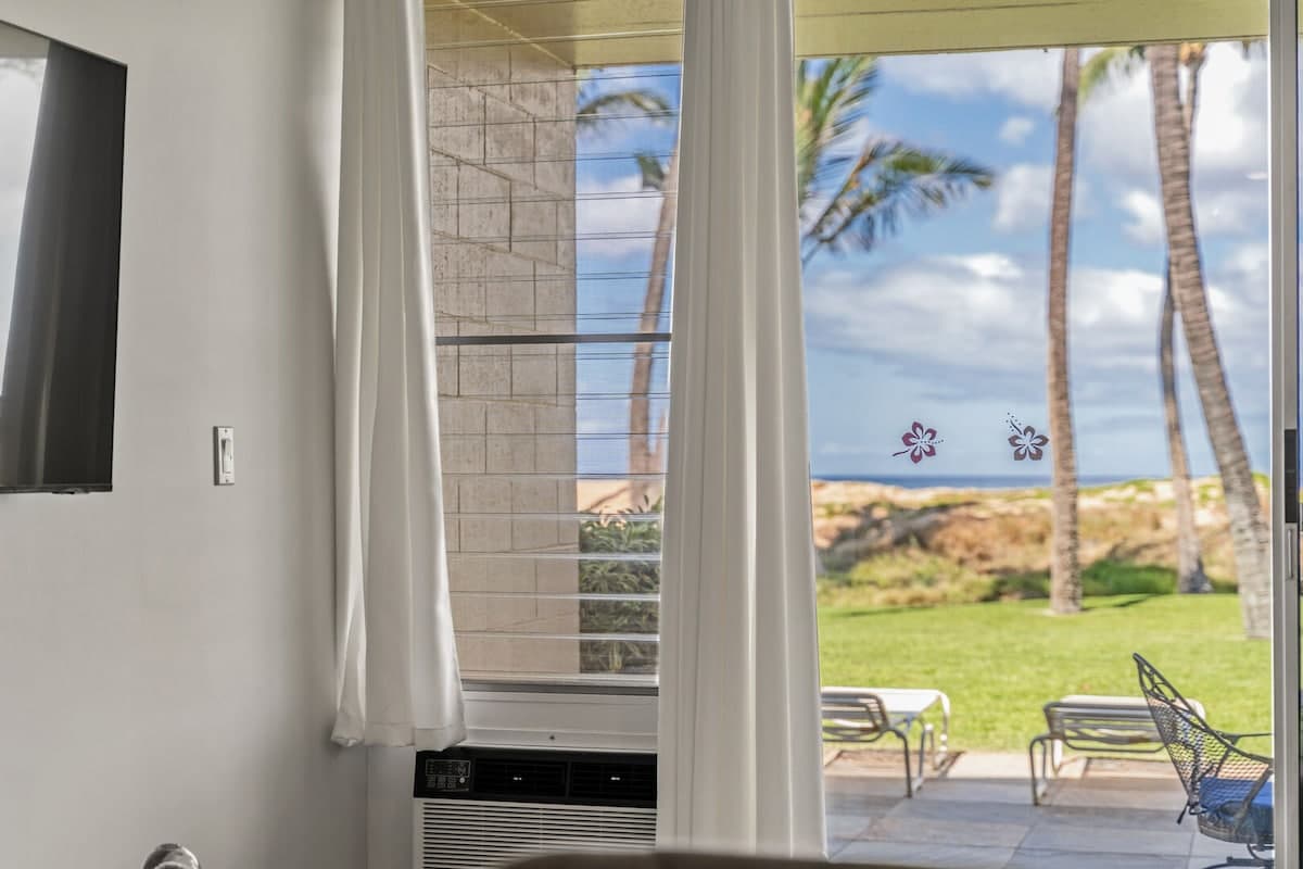 Condo in Kihei · ★4.5 · 1 bedroom · 2 beds · 1 bath - Photo 4