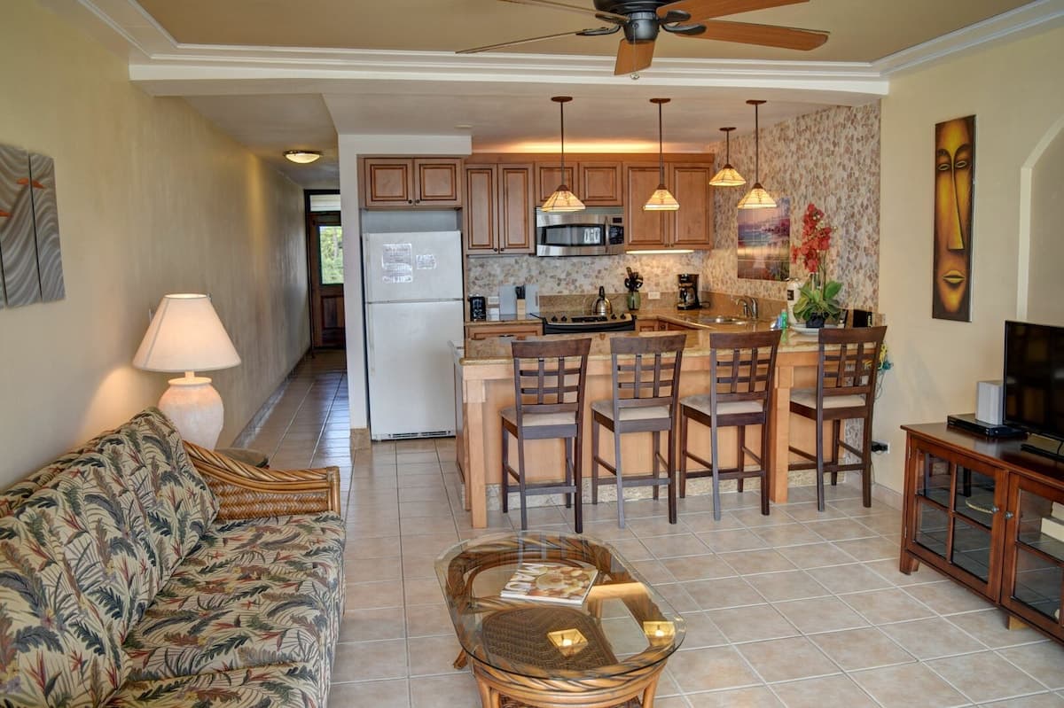 Condo in Kihei · ★4.0 · 1 bedroom · 2 beds · 1 bath - Photo 2