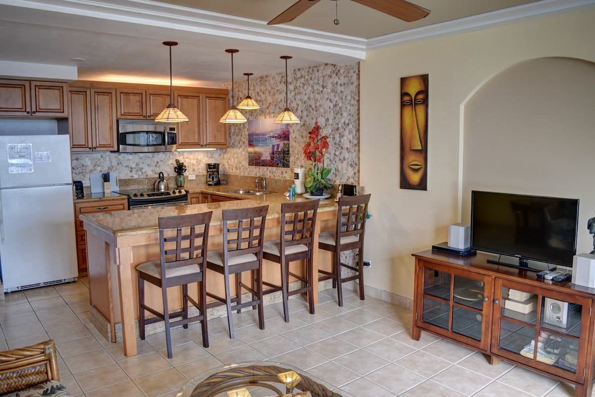 Condo in Kihei · ★4.0 · 1 bedroom · 2 beds · 1 bath - Photo 1